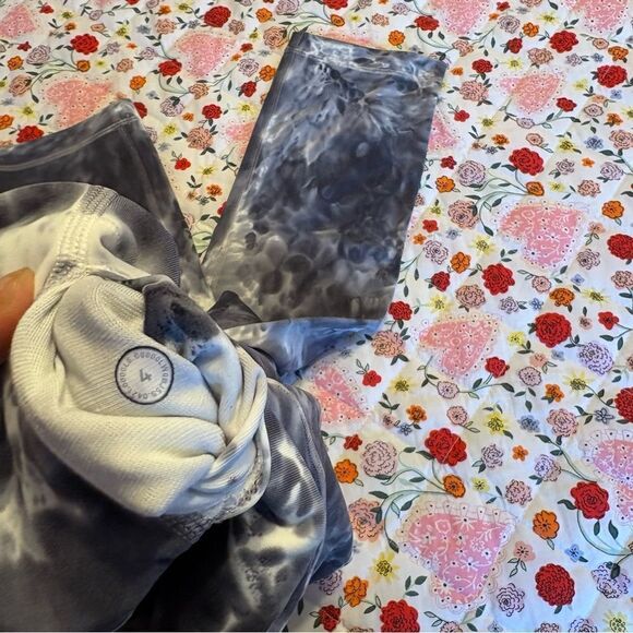 Lululemon Wunder Under HR Crop 21"
MDye - Picture 9 of 9